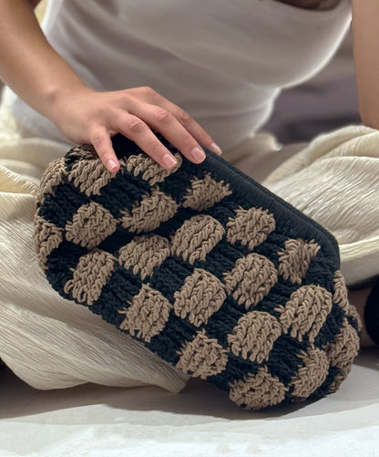 The Grid Clutch Black
